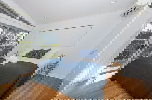 Foto 5 - Luxe Waterfront Stay -Tallebudgera Creek