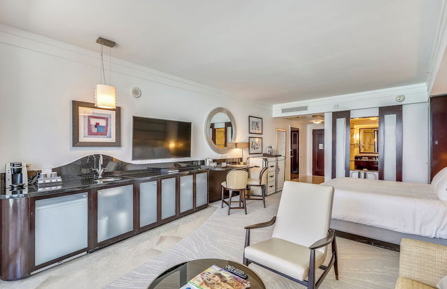 Residences at Fontainebleau Miami - Photo 14