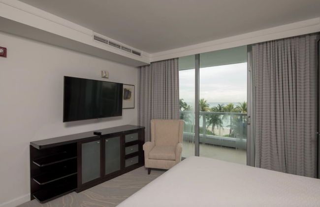 Residences at Fontainebleau Miami - Photo 22
