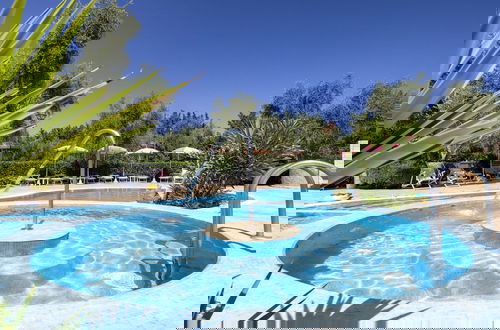 Foto 1 - Apartment With Communal Pool
