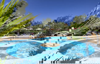 Foto 1 - Apartment With Communal Pool