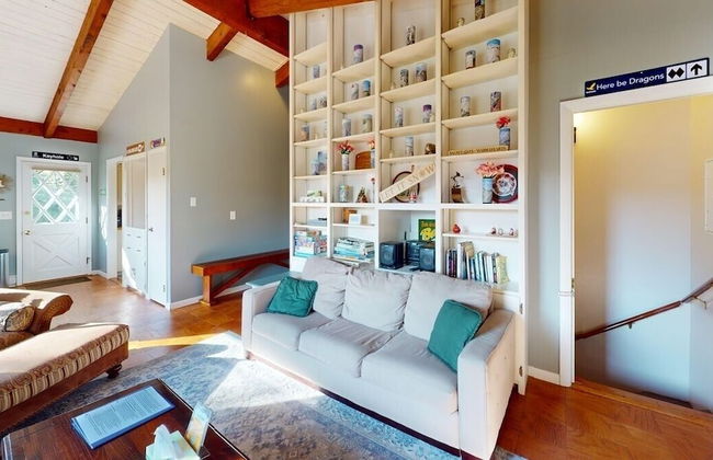 Silver Spring Chalet Brought to you by GetAway Vacations - Foto 17