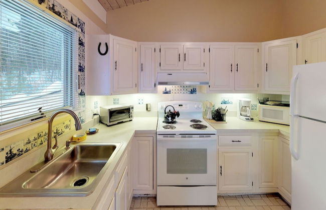 Silver Spring Chalet Brought to you by GetAway Vacations - Foto 13