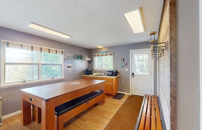 Silver Spring Chalet Brought to you by GetAway Vacations - Foto 36