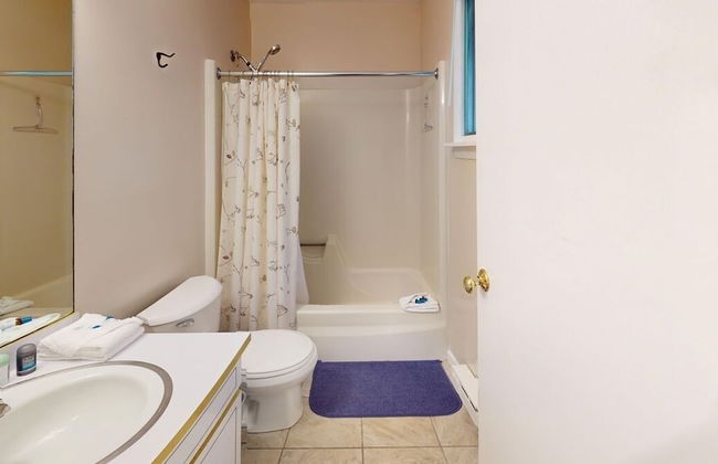 Silver Spring Chalet Brought to you by GetAway Vacations - Foto 32
