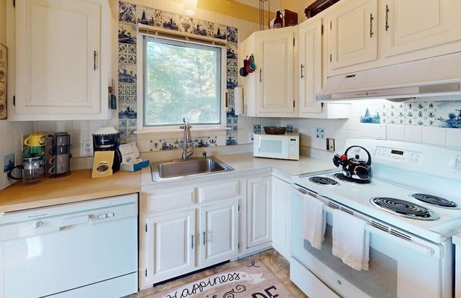 Silver Spring Chalet Brought to you by GetAway Vacations - Foto 14