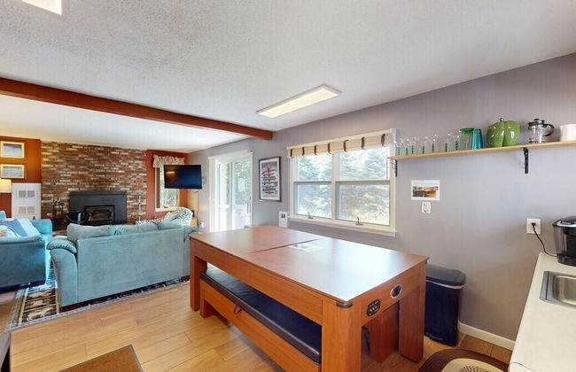 Silver Spring Chalet Brought to you by GetAway Vacations - Foto 38