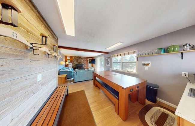 Silver Spring Chalet Brought to you by GetAway Vacations - Foto 37
