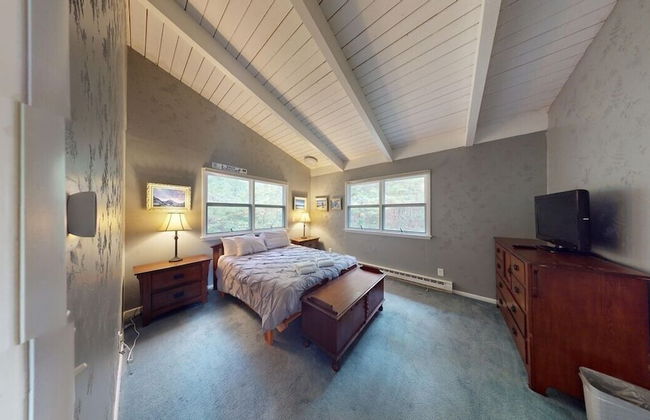 Silver Spring Chalet Brought to you by GetAway Vacations - Foto 4