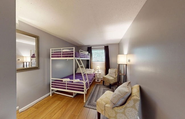 Silver Spring Chalet Brought to you by GetAway Vacations - Foto 10
