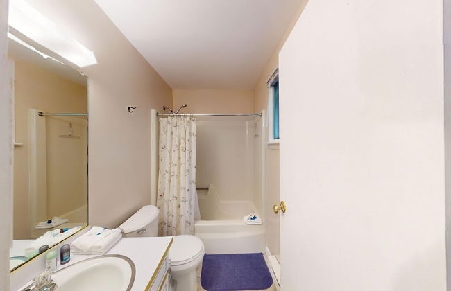 Silver Spring Chalet Brought to you by GetAway Vacations - Foto 29