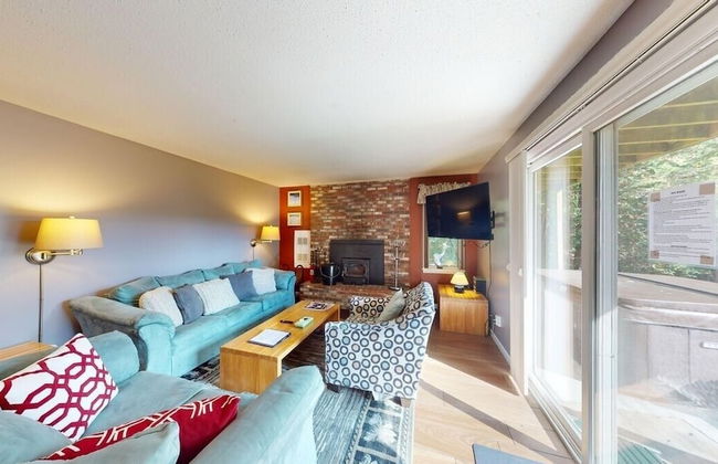 Silver Spring Chalet Brought to you by GetAway Vacations - Foto 19