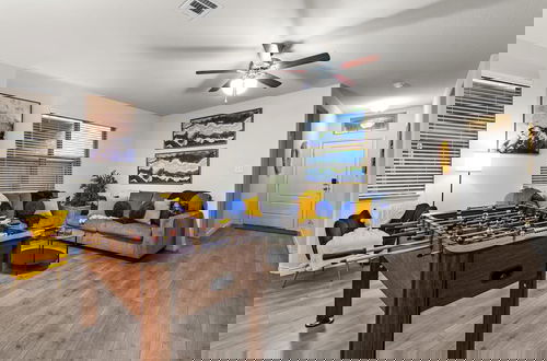 Foto 7 - Single-level Home Game Area Ideal for Long Stays