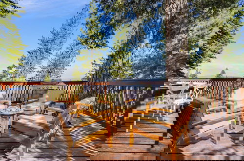 Foto 3 - Horizon by Avantstay Stunning A-frame Cabin w Hot Tub Billiards Lake Views