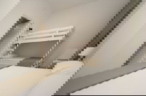 Foto 3 - Modern Apartment Near the Beach