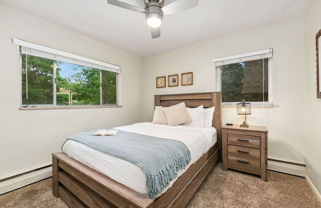 Azure Suite Walkable Old Town Condo w/ Park View - Foto 2
