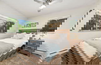 Foto 2 - Azure Suite Walkable Old Town Condo w/ Park View