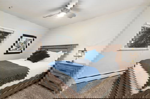 Foto 4 - Azure Suite Walkable Old Town Condo w/ Park View