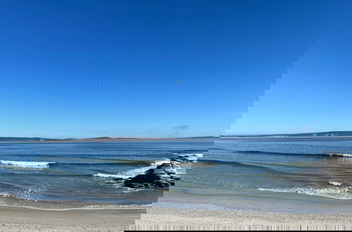 Photo 18 - Luxury Beachfront Cottage