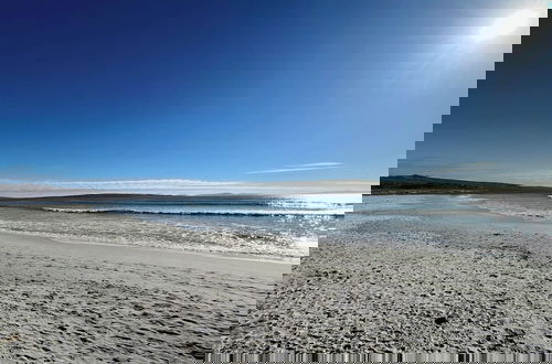 Photo 28 - Luxury Beachfront Cottage