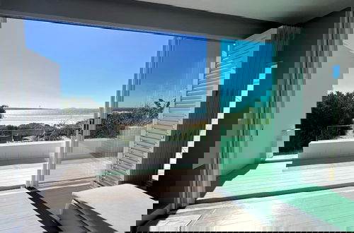 Photo 12 - Luxury Beachfront Cottage