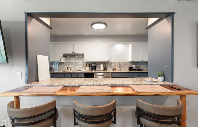 Spacious 8BR Modern Retreat Pool Table RV - Foto 1