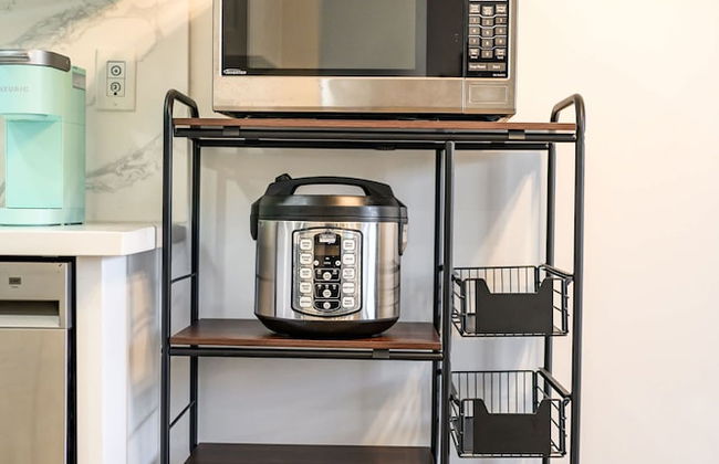 Modern Cozy Retreat Stylish Stay With Patio Parking - Foto 34