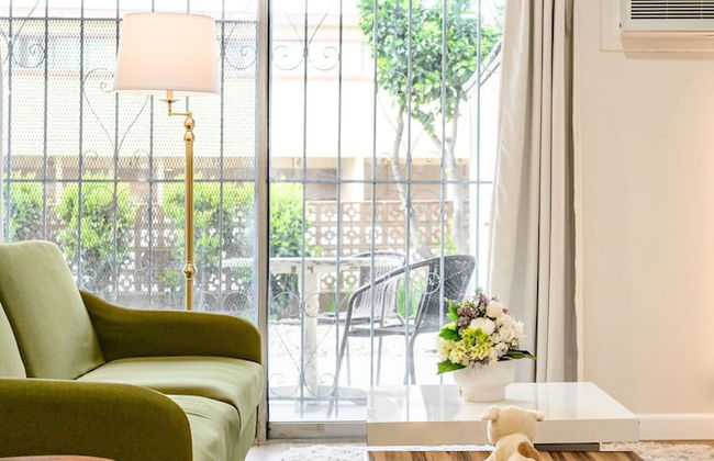 Modern Cozy Retreat Stylish Stay With Patio Parking - Foto 29