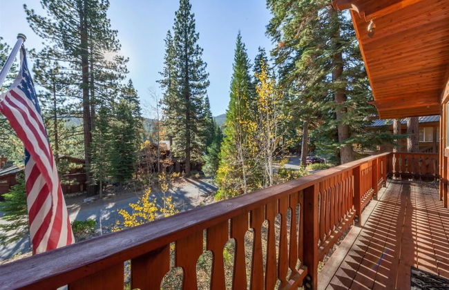 Wolf s Lair by Avantstay Swiss Chalet w Private Hot Tub Access to Northstar Resort Community - Foto 4