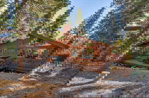 Foto 16 - Wolf s Lair by Avantstay Swiss Chalet w Private Hot Tub Access to Northstar Resort Community