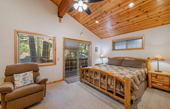 Wolf s Lair by Avantstay Swiss Chalet w Private Hot Tub Access to Northstar Resort Community - Foto 11