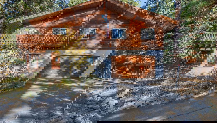 Foto 1 - Wolf s Lair by Avantstay Swiss Chalet w Private Hot Tub Access to Northstar Resort Community