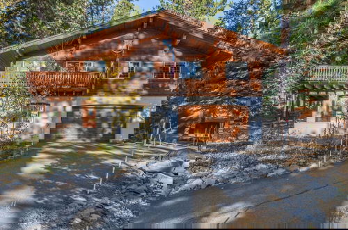 Foto 1 - Wolf s Lair by Avantstay Swiss Chalet w Private Hot Tub Access to Northstar Resort Community