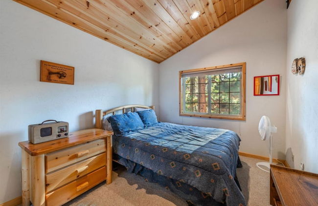 Wolf s Lair by Avantstay Swiss Chalet w Private Hot Tub Access to Northstar Resort Community - Foto 13