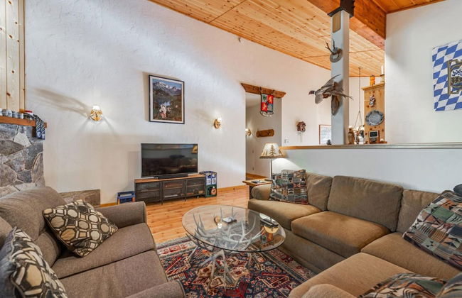 Wolf s Lair by Avantstay Swiss Chalet w Private Hot Tub Access to Northstar Resort Community - Foto 10
