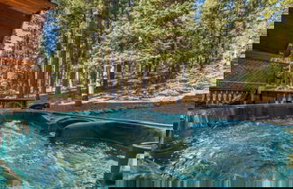 Foto 2 - Wolf s Lair by Avantstay Swiss Chalet w Private Hot Tub Access to Northstar Resort Community
