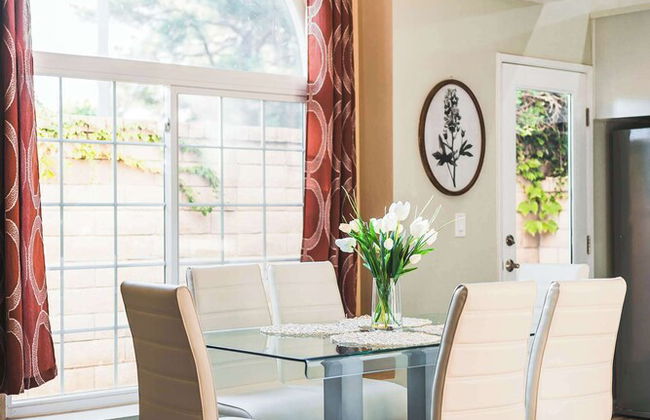 Spacious Retreat w Modern Decor and Private Yard - Foto 4