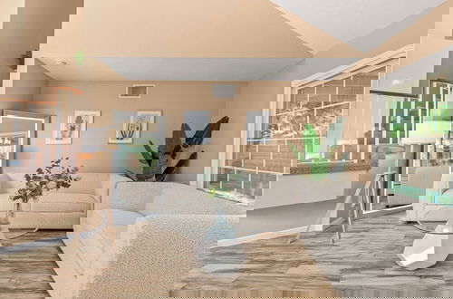 Foto 32 - Spacious Retreat w Modern Decor and Private Yard