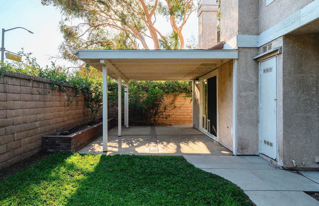 Spacious Retreat w Modern Decor and Private Yard - Foto 61