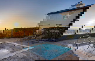 Foto 2 - Walk to Beach Pool, Hot Tub, Private Patio, Parking Seabreeze Retreat