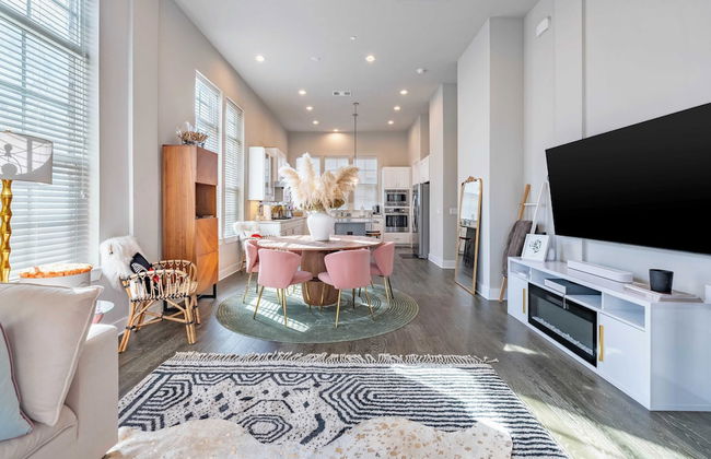 Modern Home, Private Balcony, Near Rainey & Lady Bird Lake Haus of Z - Photo 9
