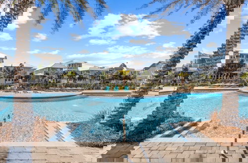 Foto 2 - Walk to the Beach Pool 5bdr 3 Porches Beach Sea-ker s Retreat by Avantstay