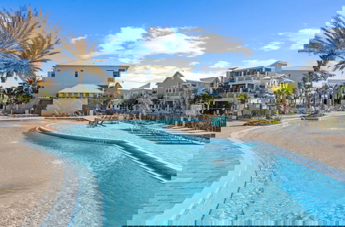 Foto 43 - Walk to the Beach Pool 5bdr 3 Porches Beach Sea-ker s Retreat by Avantstay