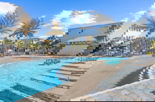Foto 42 - Walk to the Beach Pool 5bdr 3 Porches Beach Sea-ker s Retreat by Avantstay
