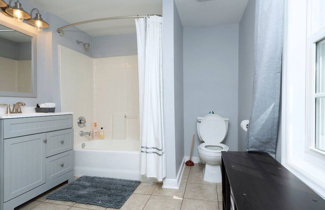Renovated 3 Bedroom Close to Downtown - Foto 6