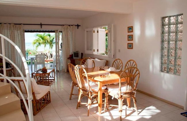 Residence With 6 Seafront Bungalows and Swimming - Photo 3