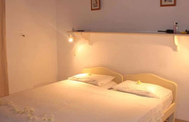 Residence With 6 Seafront Bungalows and Swimming - Photo 4
