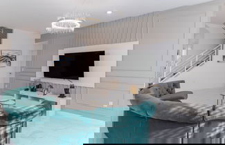 Foto 3 - Sophisticated 9 Bedroom Close to Disney