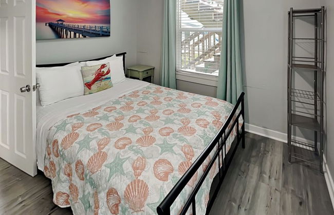 Pleasure Pier Retreat - Photo 11