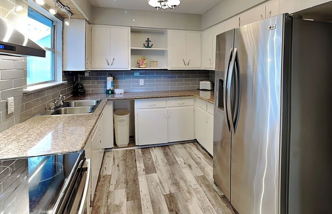 Pleasure Pier Retreat - Photo 28